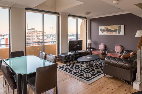 Seasons Harbour Plaza - ACT Tourism 13