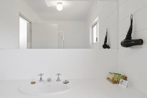 Wollongbar Motel - ACT Tourism 39
