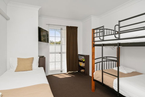 Wollongbar Motel - ACT Tourism 31