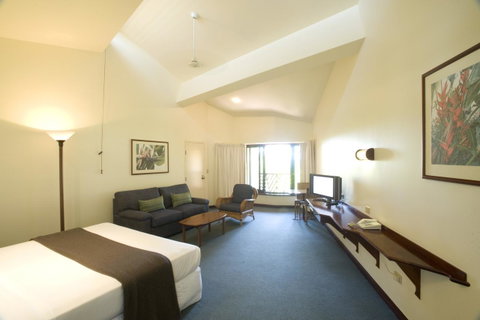 Beach Hotel Resort - ACT Tourism 24