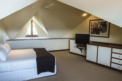 Beach Hotel Resort - ACT Tourism 44