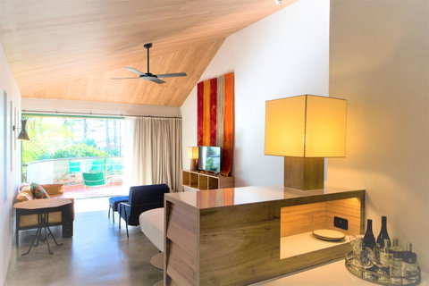 Beach Hotel Resort - ACT Tourism 3