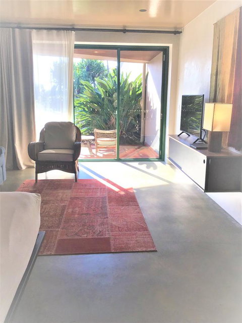 Beach Hotel Resort - ACT Tourism 12