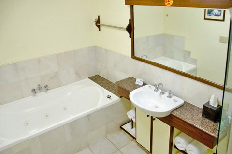 Beach Hotel Resort - ACT Tourism 39