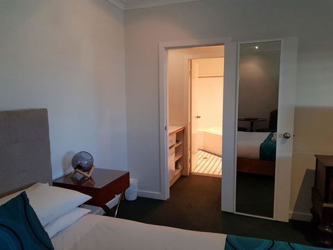 Squid\'s Ink Motel - ACT Tourism 6