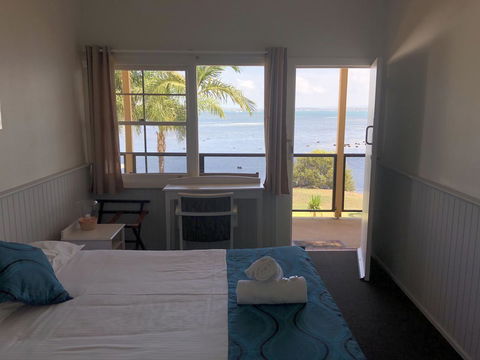 Squid\'s Ink Motel - ACT Tourism 15