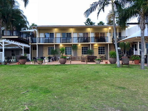 Squid\'s Ink Motel - ACT Tourism 2