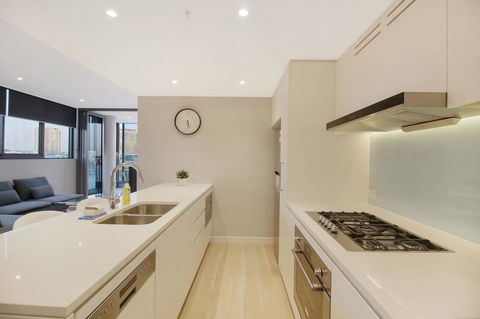 Brand New 3 Bedrooms Apt With Waterfront View - ACT Tourism 12