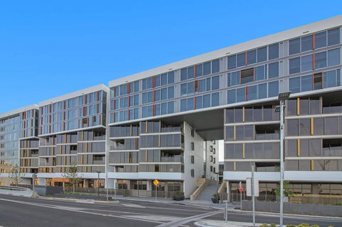 Brand New 3 Bedrooms Apt With Waterfront View - ACT Tourism 5