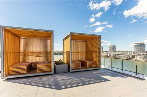 Brand New 3 Bedrooms Apt With Waterfront View - ACT Tourism 2