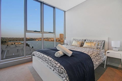 Brand New 3 Bedrooms Apt With Waterfront View - ACT Tourism 3
