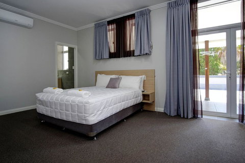 Lakes And Ocean Hotel Forster - ACT Tourism 19