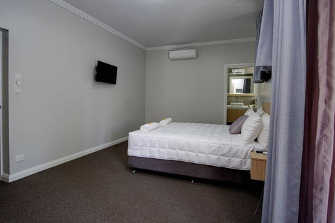 Lakes And Ocean Hotel Forster - ACT Tourism 17
