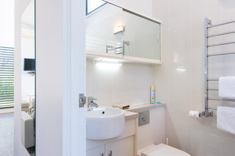 By The Beach B&B Self Contained Apartments - ACT Tourism 12