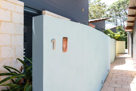 By The Beach B&B Self Contained Apartments - ACT Tourism 5
