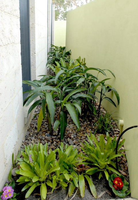 By The Beach B&B Self Contained Apartments - ACT Tourism 24