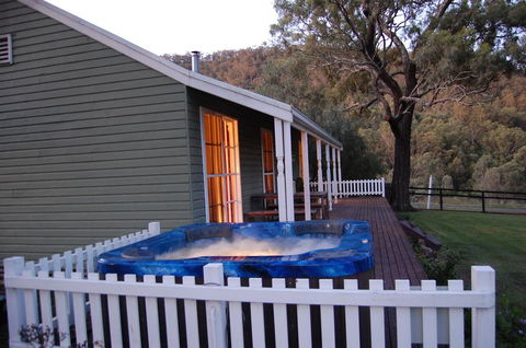 Cadair Cottages - ACT Tourism 3