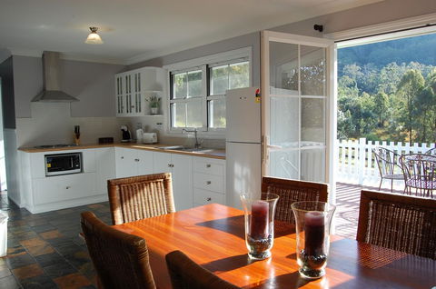 Cadair Cottages - ACT Tourism 6