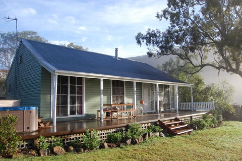 Cadair Cottages - ACT Tourism 0