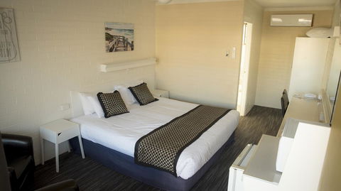 Coastal Bay Motel - ACT Tourism 42
