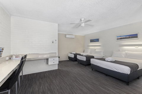 Coastal Bay Motel - ACT Tourism 11