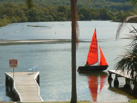 Pelican H2O One & Two Bedroom Apartments - ACT Tourism 4