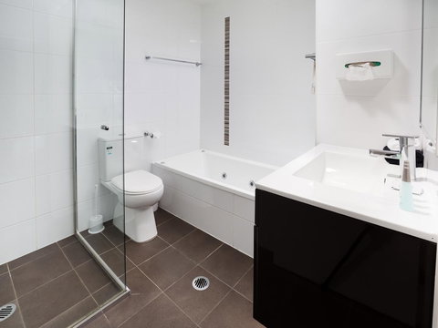 Charlestown Executive Apartments - ACT Tourism 4