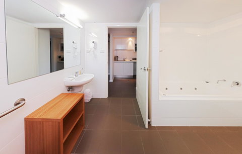 Charlestown Executive Apartments - ACT Tourism 15