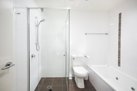 Charlestown Executive Apartments - ACT Tourism 0