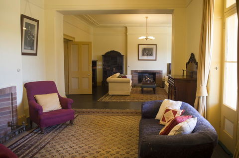Hillview Heritage Hotel - ACT Tourism 11