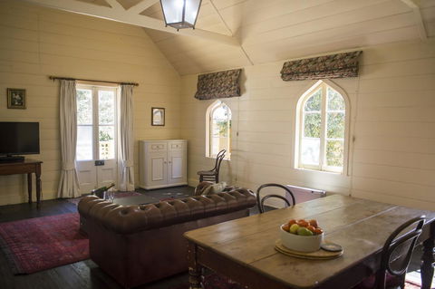 Hillview Heritage Hotel - ACT Tourism 24