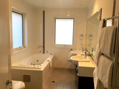 Encore Apartments - ACT Tourism 3
