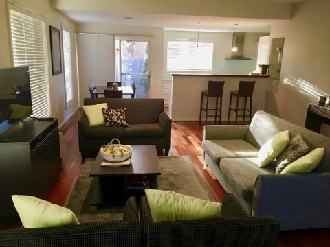 Encore Apartments - ACT Tourism 0