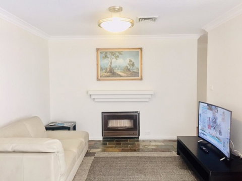 Beautiful Family Holiday House - ACT Tourism 5