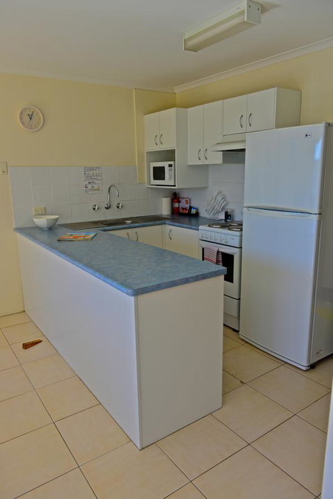 Beach House Holiday Apartments - ACT Tourism 12