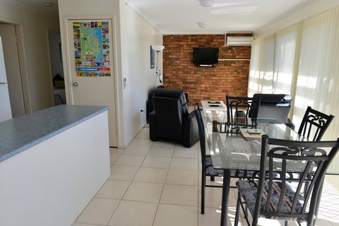 Beach House Holiday Apartments - ACT Tourism 8