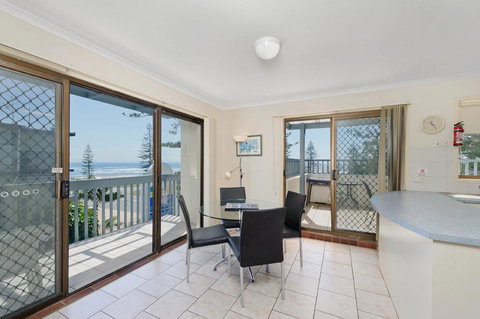 Beach House Holiday Apartments - ACT Tourism 21
