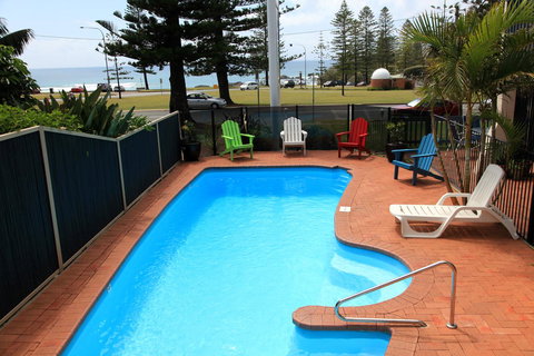 Beach House Holiday Apartments - ACT Tourism 2