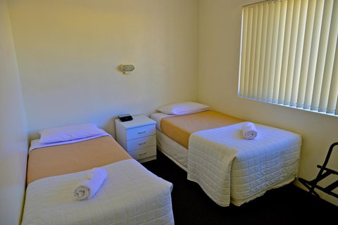 Beach House Holiday Apartments - ACT Tourism 9