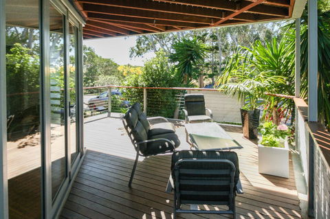 Valla's Beach House - ACT Tourism 14