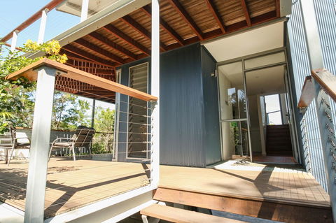 Valla's Beach House - ACT Tourism 21
