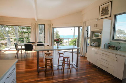 Valla's Beach House - ACT Tourism 11