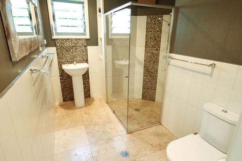 Valla's Beach House - ACT Tourism 13