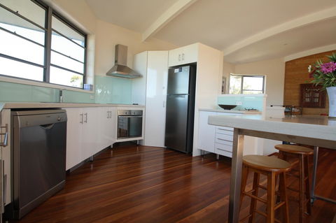 Valla's Beach House - ACT Tourism 8