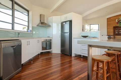 Valla's Beach House - ACT Tourism 12