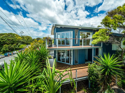 Valla's Beach House - ACT Tourism 6