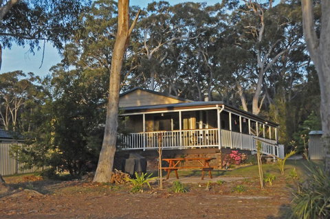Bush & Bay Cottage - ACT Tourism 1