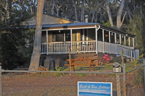 Bush & Bay Cottage - ACT Tourism 6