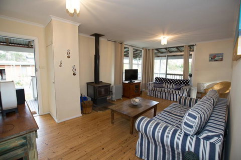 Bush & Bay Cottage - ACT Tourism 7