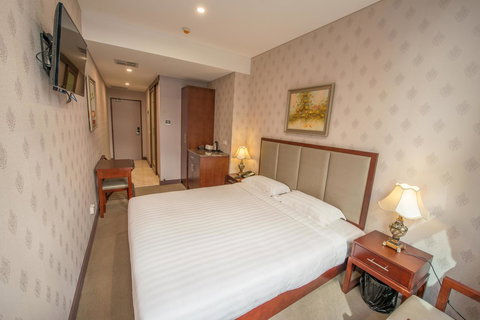 Megaboom City Hotel - ACT Tourism 24